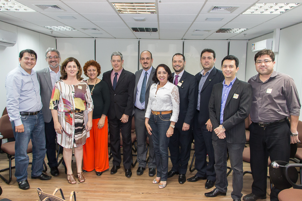 Grupo de Trabalho do Conasems realiza encontro com o CFF Grupo de Trabalho do Conasems realiza encontro com o CFF