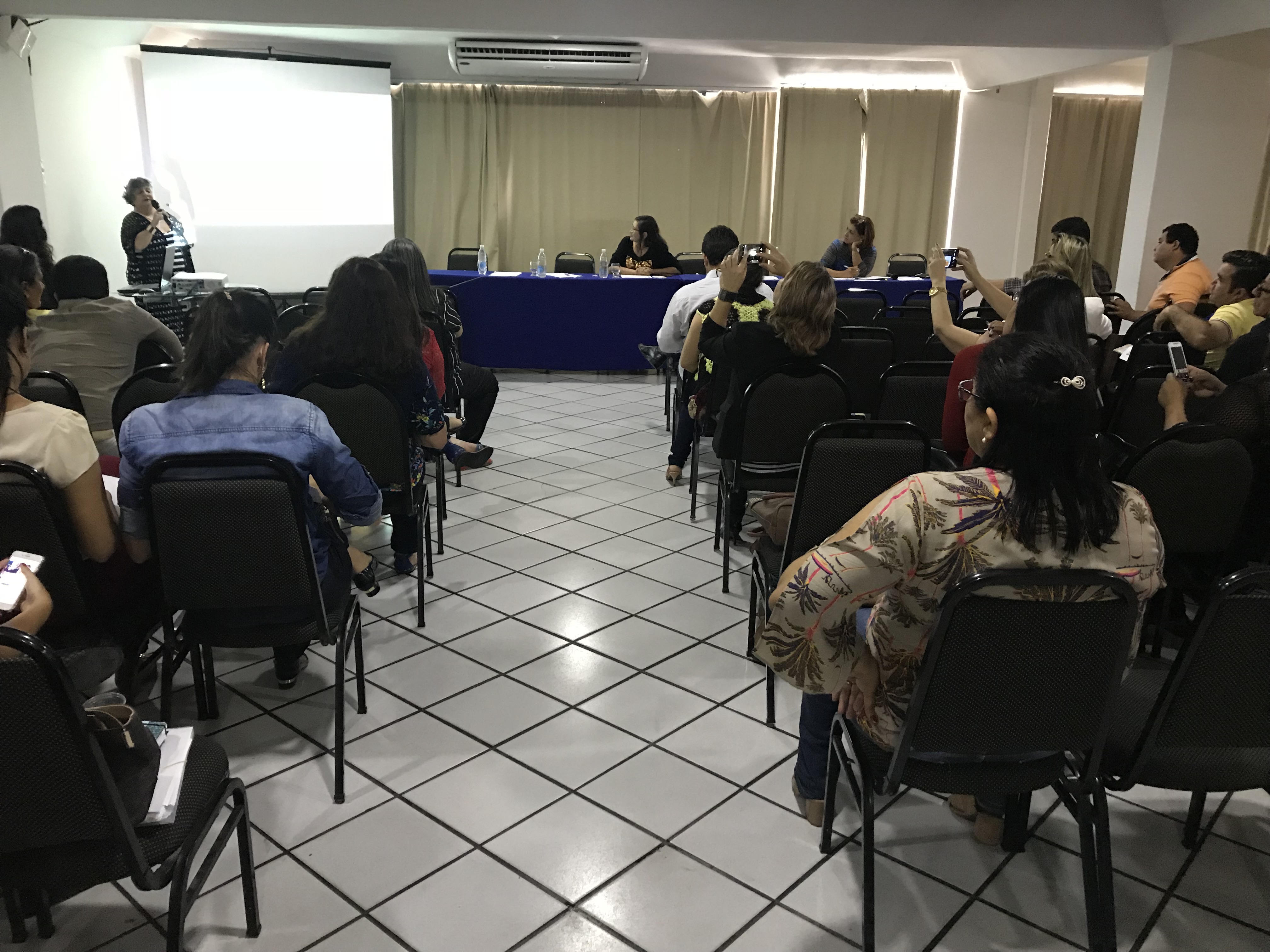Discussões em torno do Mais Médicos dominam pauta de reunião ordinária do Cosems Discussões em torno do Mais Médicos dominam pauta de reunião ordinária do Cosems