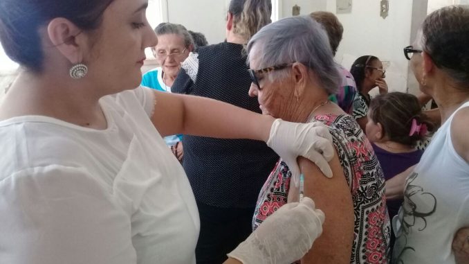 Prefeitura de Natal vacina 1.471 Idosos com 90 anos e mais