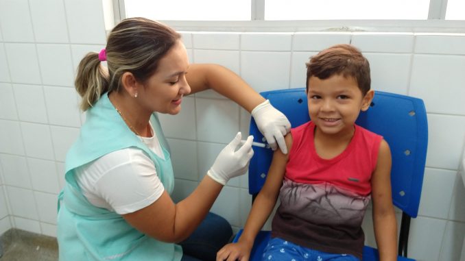 Mossoró: Crianças, gestantes e puérperas comparecem ao primeiro dia de vacinação contra Influenza